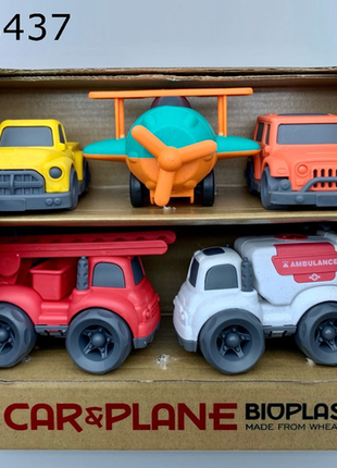 Umweltfreundliche Cartoon-Fahrzeuge aus Weizenstroh